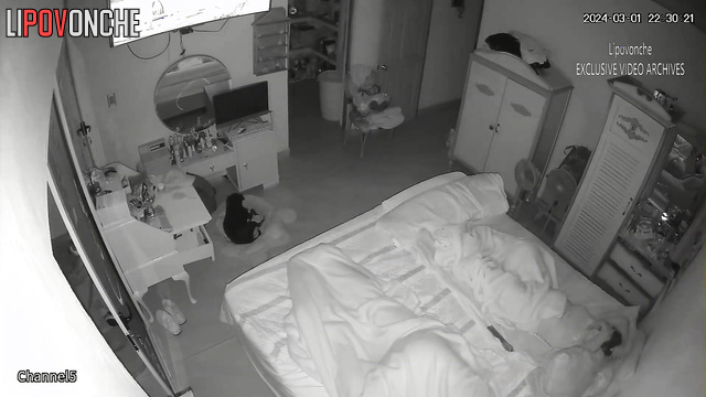 Couple watching tv-show before sweet sleep (night cam)