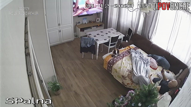 Bald guy watching porn and jerking off (he likes blowjob videos)