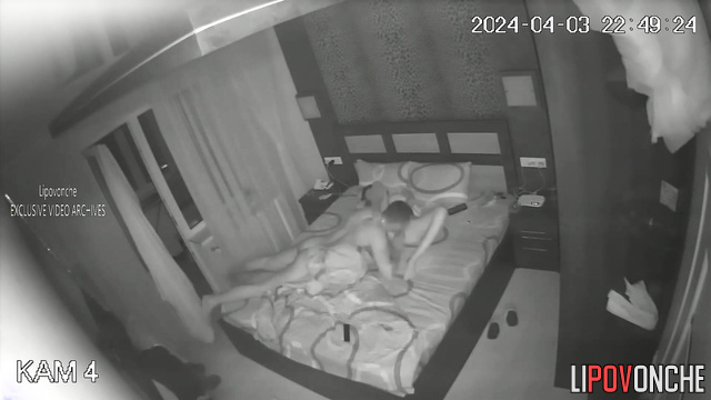 Man fucked brunette on bed and cummed on her stomach