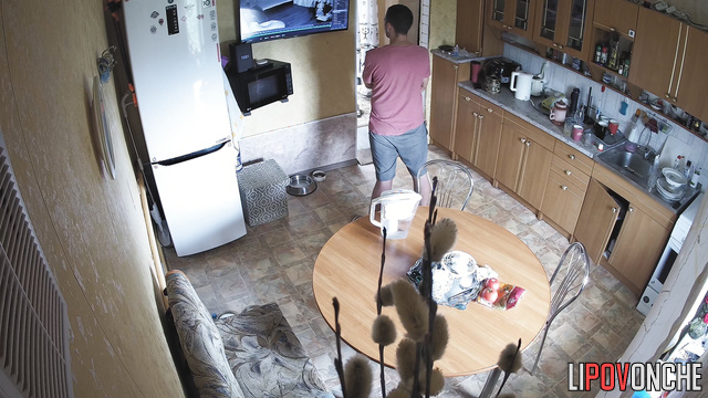 Brunet jerking off fast on a hidden camera video