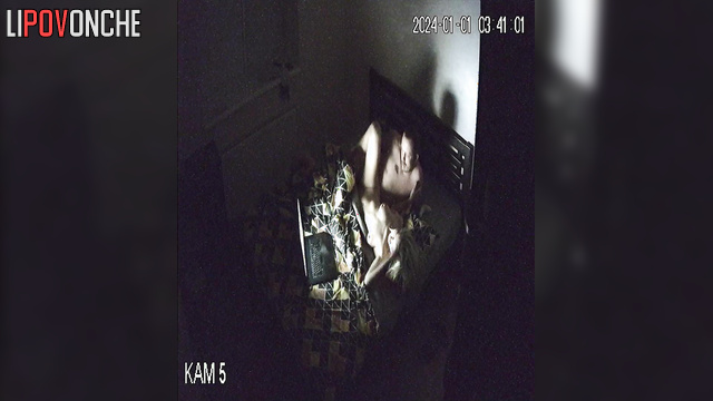 Couple doing lewd things under the blanket / bedroom hidden cam