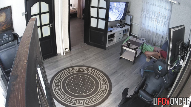 Man jerks off in living room in front of TV to homemade porn