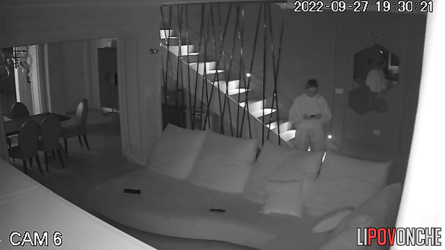It was unplanned sex on the first date / living room tape