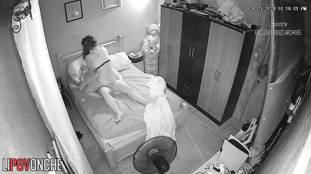 She thought she is a great cowgirl (video from bedroom)