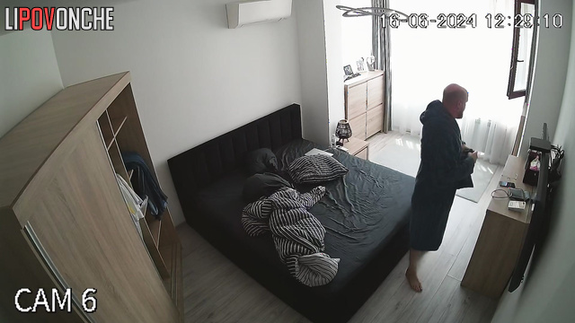 Bitch made her daddy a foot massage and then sucked