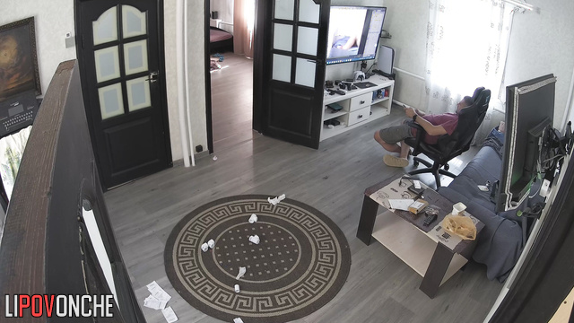 Man jerks off to his homemade porn in the living room