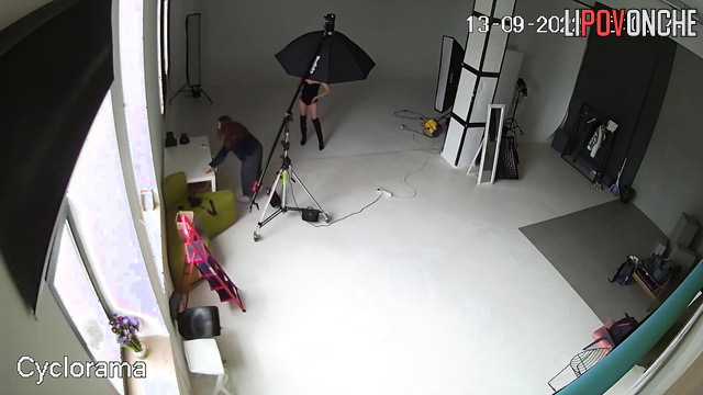Pregnant girl has gone crazy and is photographed naked