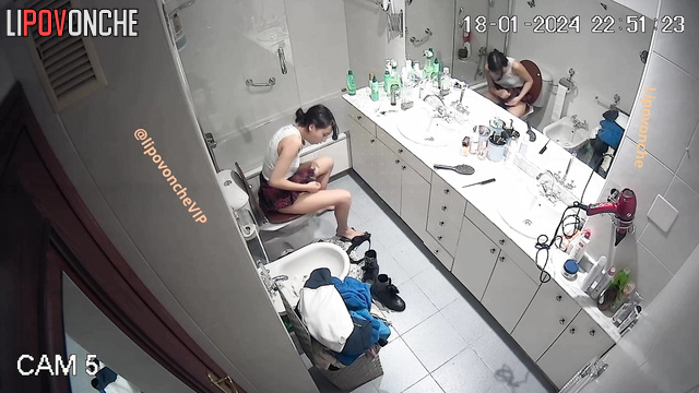 Mother and daughter are spying by strangers (hidden cam in the bathroom)