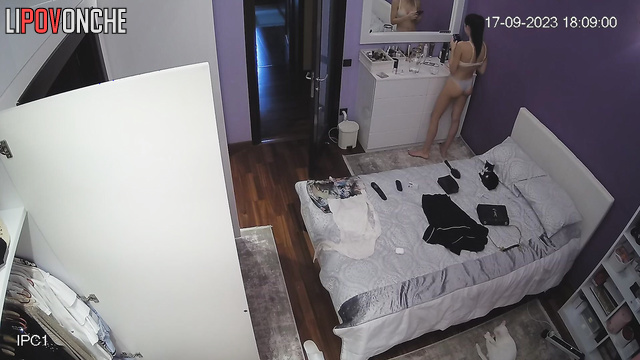 Young brunette wants to look sexy this night (because of date)