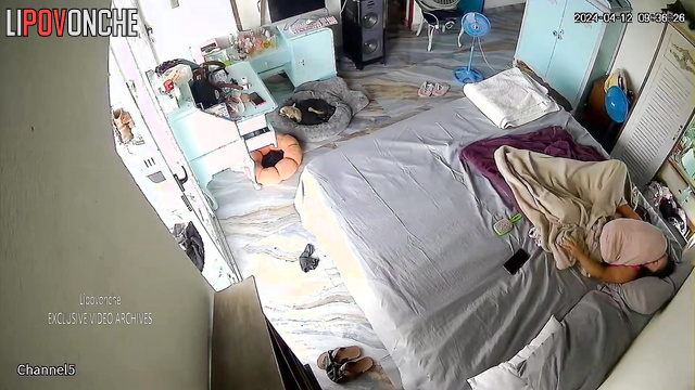 Babe having fun with herself as best she can (hidden cam)