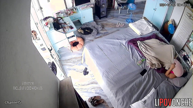 Babe having fun with herself as best she can (hidden cam)