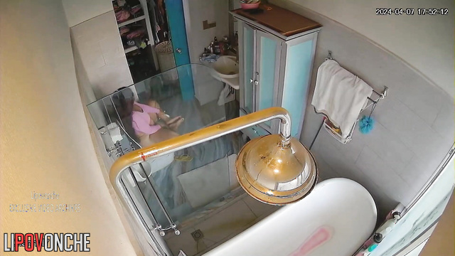 Juicy girl peeing before important meeting - bathroom tape
