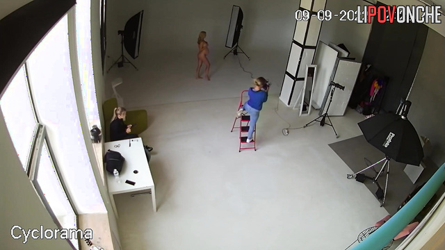 Babe taking photo in underwear so that her ex-boyfriend will return to her