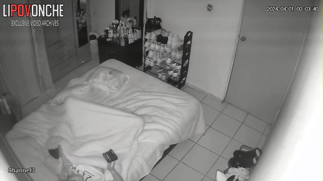 Dirty lady masturbated under sheets (she imagined a big cock)