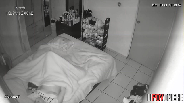 Dirty lady masturbated under sheets (she imagined a big cock)