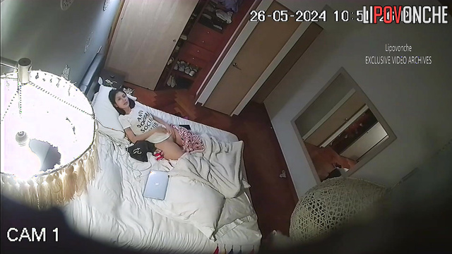 Single brunette playing with herself so sweet