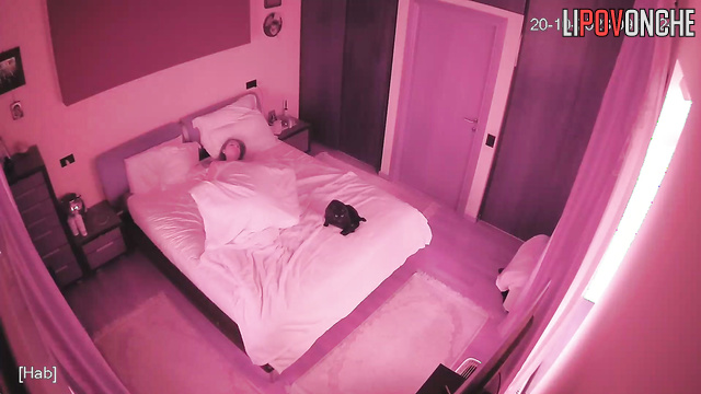 Lazy cunnilingus from ex-husband (night bedroom cam)