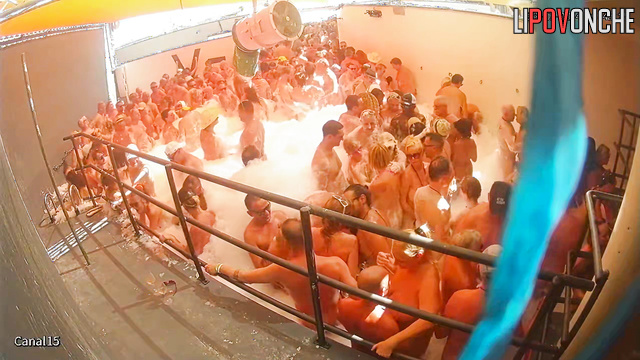 Naked people in foam want to fuck each other / video from club