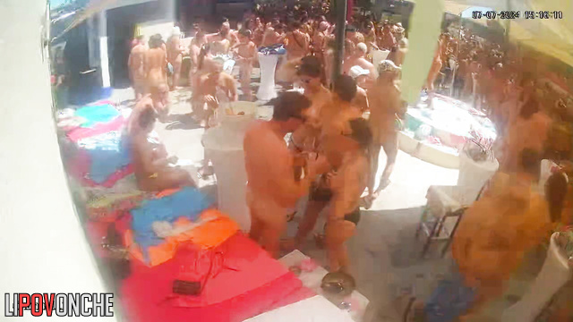 Babe sucking right at the party (watch this adult tape)