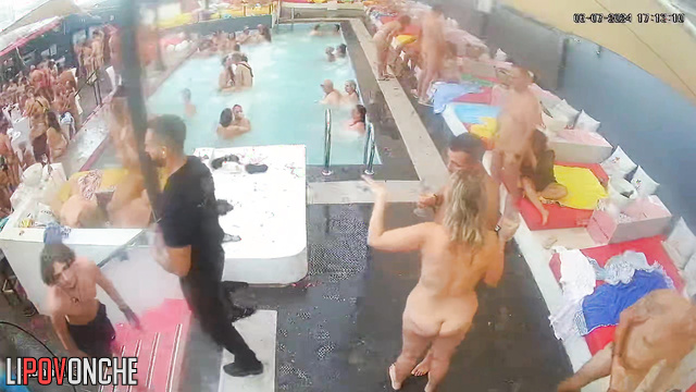 Oral sex at a party - cool hidden video (live)