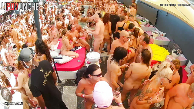 Horny people fucking and kissing right in the pool