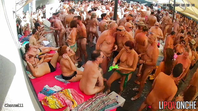 Swinger party is going hot - all people having fun