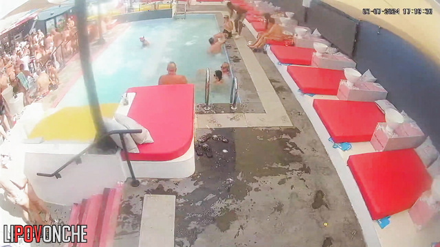 Woman getting cunni right in the pool (dirty adult party)