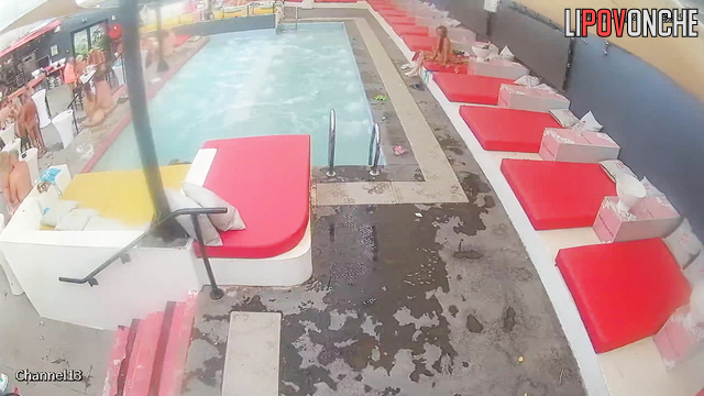 Woman getting cunni right in the pool (dirty adult party)