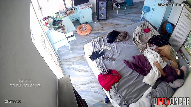 Hot and long solo masturbation from bedroom (fat babe having fun)