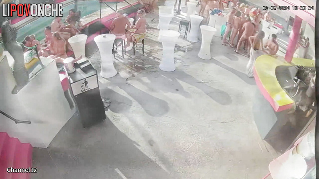 Couple fucking right in the middle of the dance floor