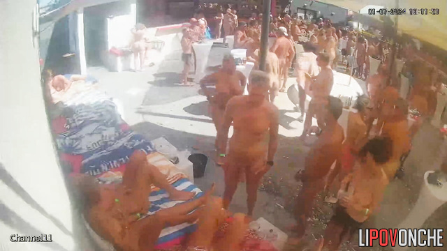 Naked people kissing each other and having hot fuck
