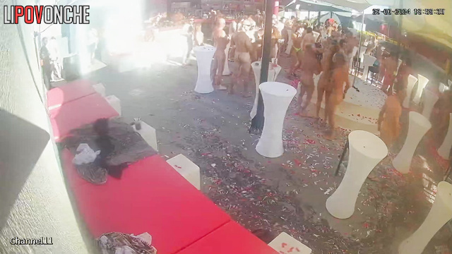 People kissing during dance (naked) watch this video