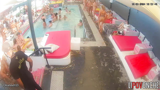 People sucking clits and cocks during swinger party
