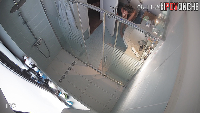 Naked blonde wants to pee after long and hard sex