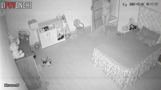 Naked couple playing gynecologist (hot home video)