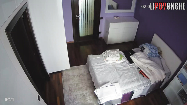 Sexy babe taking off ironed linen completely naked