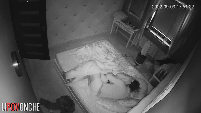 Bearded man squeezes his busty blonde's ass on bed