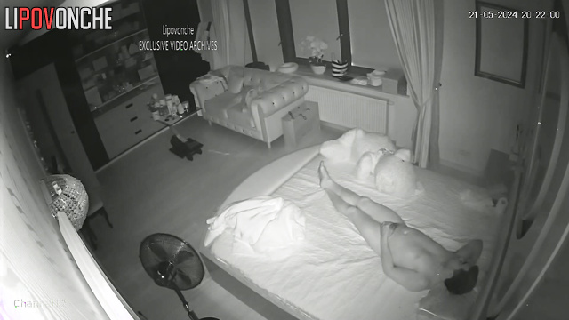 Asian girl giving him awesome plesure - bedroom scenes