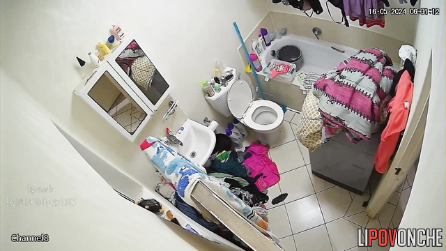 Tanned woman peeing in the bathroom / hidden video