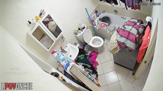 Tanned woman peeing in the bathroom / hidden video