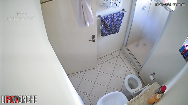 Black milf peeing in the toilet - solo hidden tape