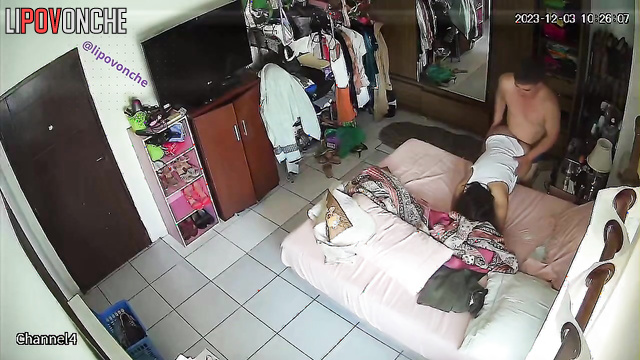 These parents love to fuck at the daytime and don't afraid to be caught