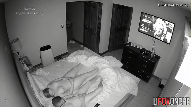 Skinny old geek knows how to fuck good (he made his woman cum)