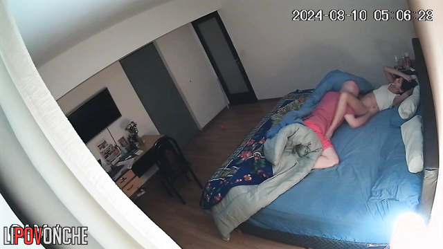 Bald guy fucked her after long cunnilingus (bedroom video)