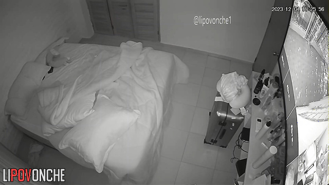 A woke big-breasted brunette gave her husband a royal blowjob