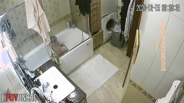 Usual routine of a single mother / bathroom hidden cam