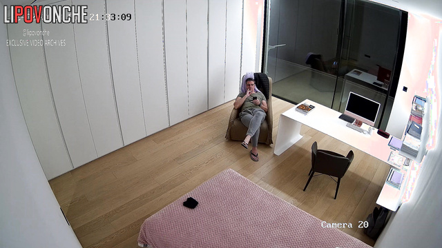 This couple in love never guessed someone kept an eye on them