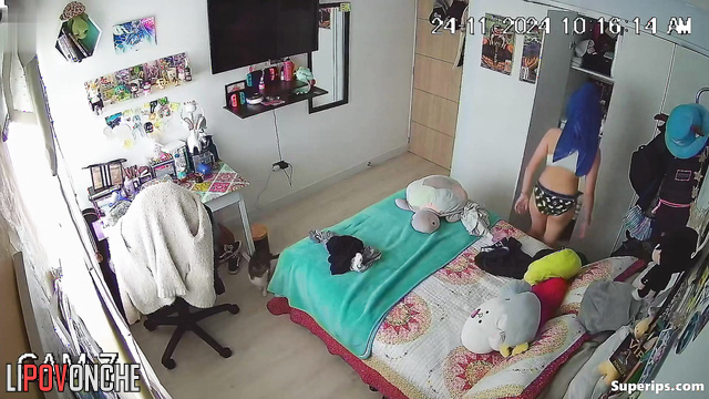 Her friend fixed a hidden cam in her room (and makes bad things)