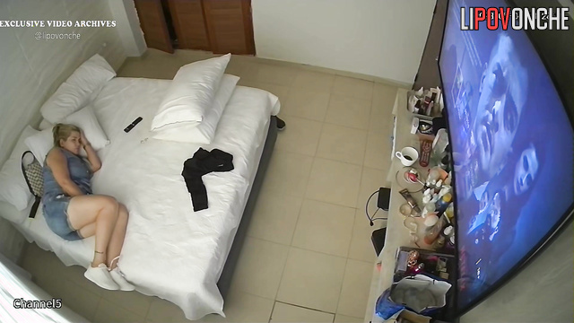 Best friends watching tv on the bed (hidden camera)