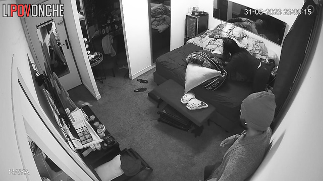 Guy came to her house to fuck her hard (hidden video)